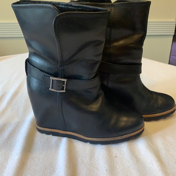 UGG Shoes - NWOT UGG pull on wedge boot